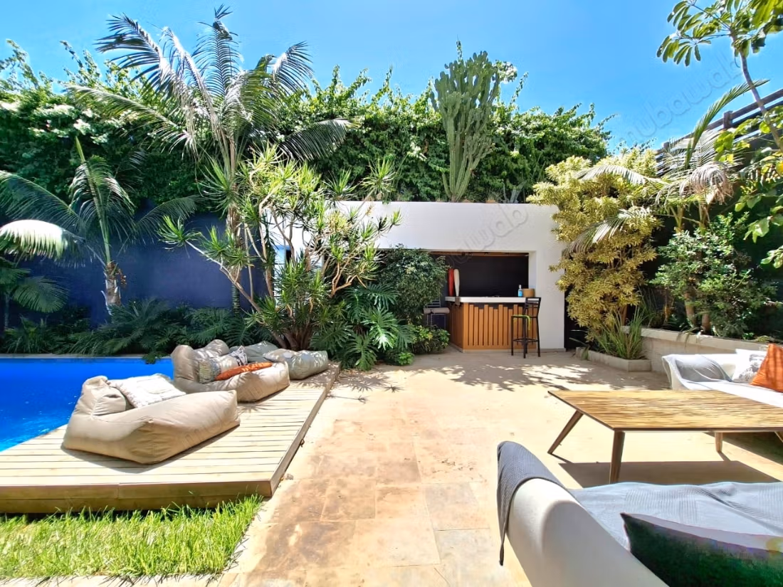 Luxe villa te koop met zeezicht