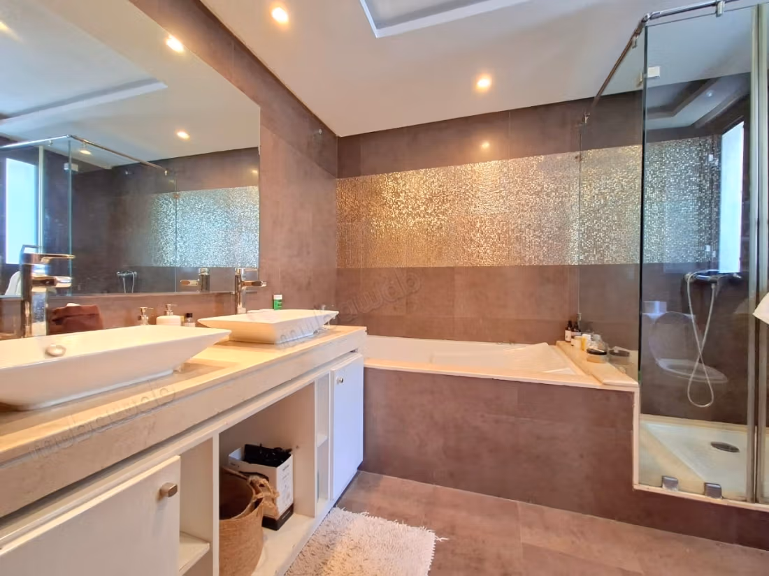 Luxe villa te koop met zeezicht