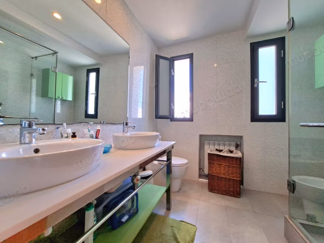 Luxe villa te koop met zeezicht
