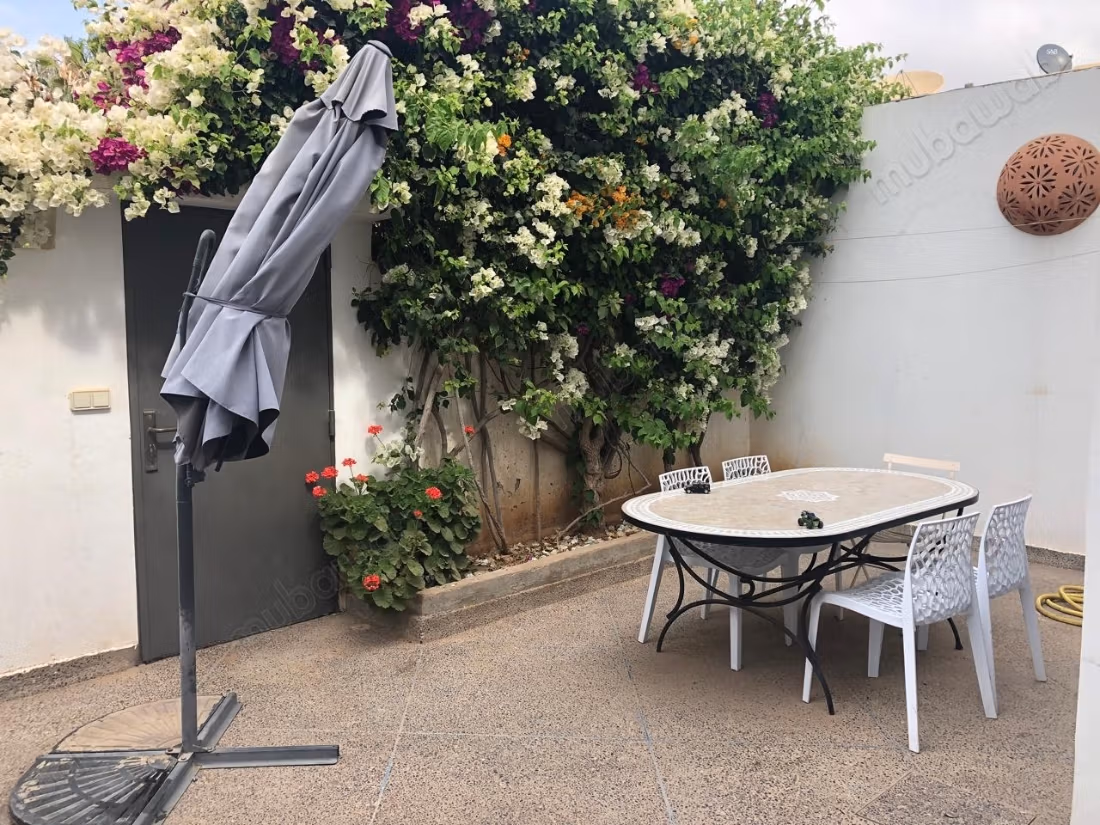 Luxe villa te koop in Al-Sharaf. 5 grote kamers. Gemeubileerd