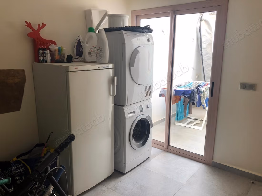 Luxe villa te koop in Al-Sharaf. 5 grote kamers. Gemeubileerd