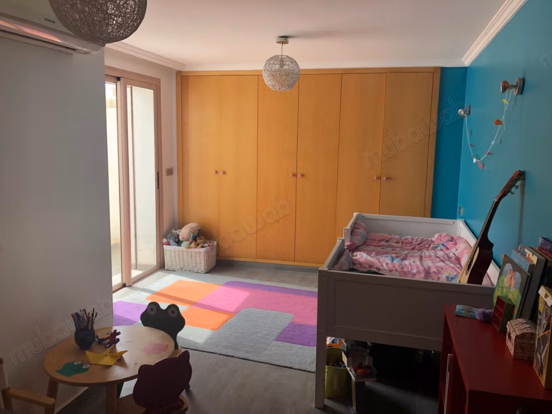 Luxe villa te koop in Al-Sharaf. 5 grote kamers. Gemeubileerd