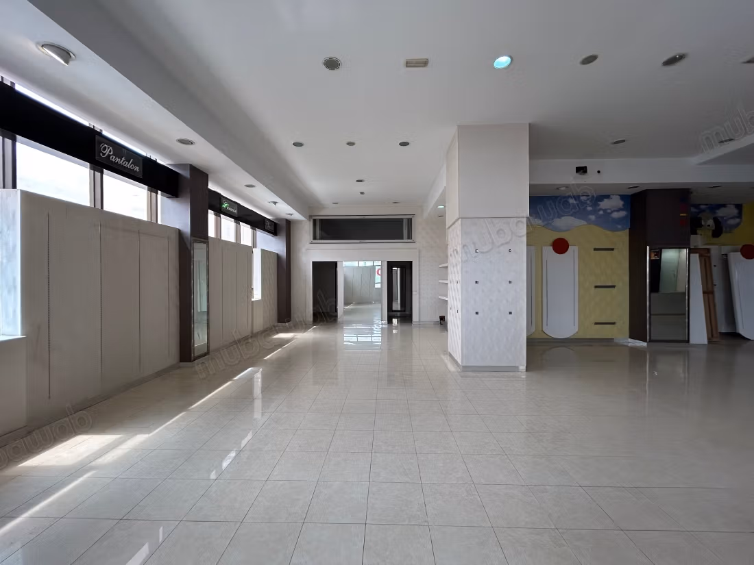 Negozio in vendita a Sfax con parcheggio sotterraneo