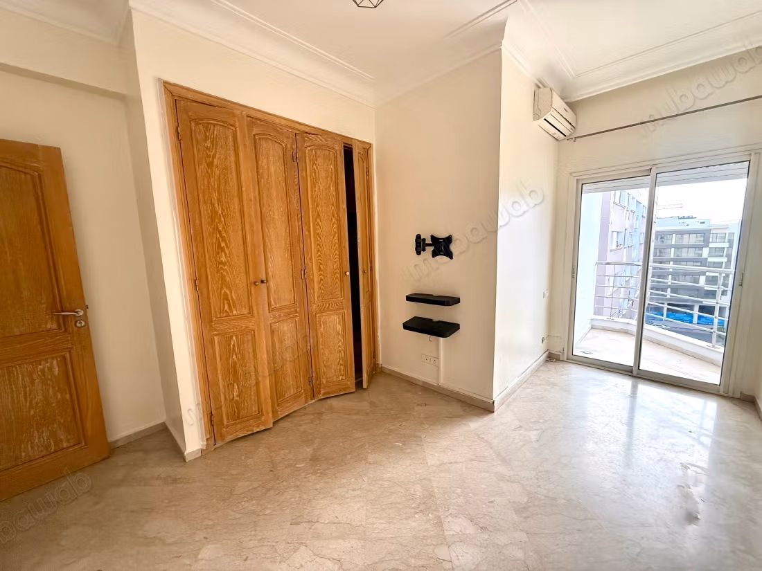 En Location Vide: Magnifique Studio en location vide aux Princesses Casablanca.
Immeuble Familiale sans Airbnb