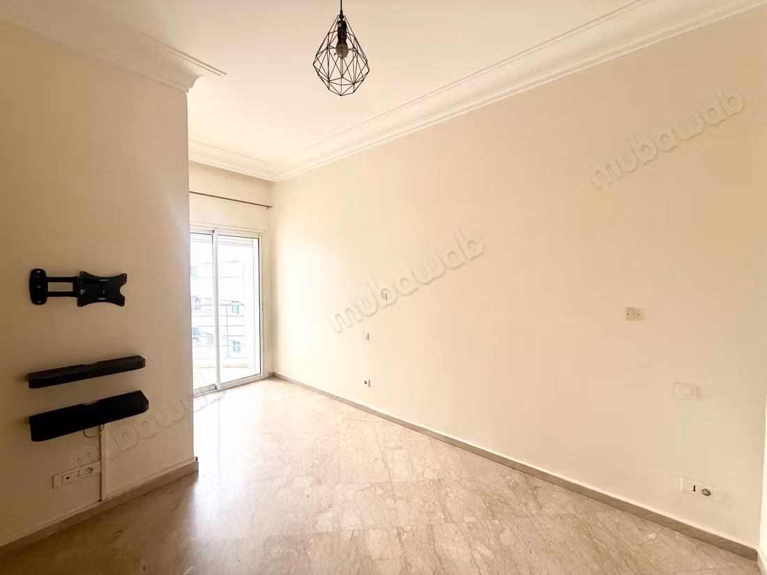 En Location Vide: Magnifique Studio en location vide aux Princesses Casablanca.
Immeuble Familiale sans Airbnb
