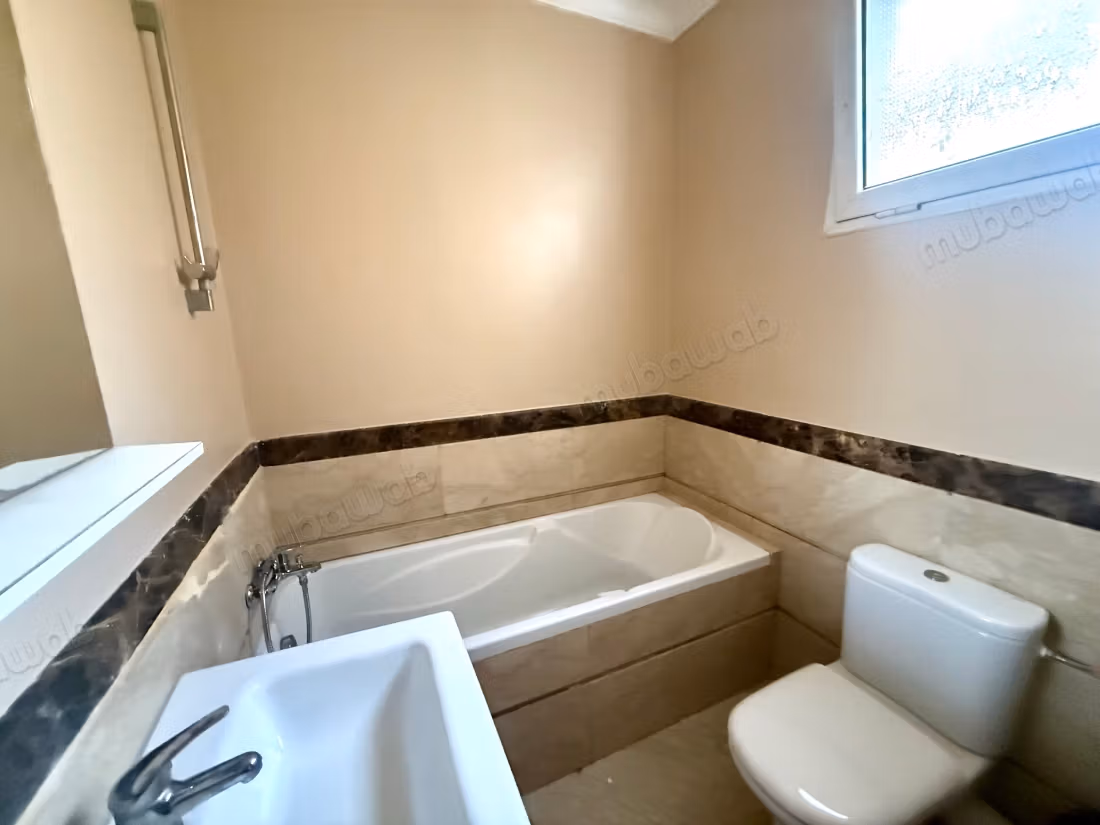 En Location Vide: Magnifique Studio en location vide aux Princesses Casablanca.
Immeuble Familiale sans Airbnb