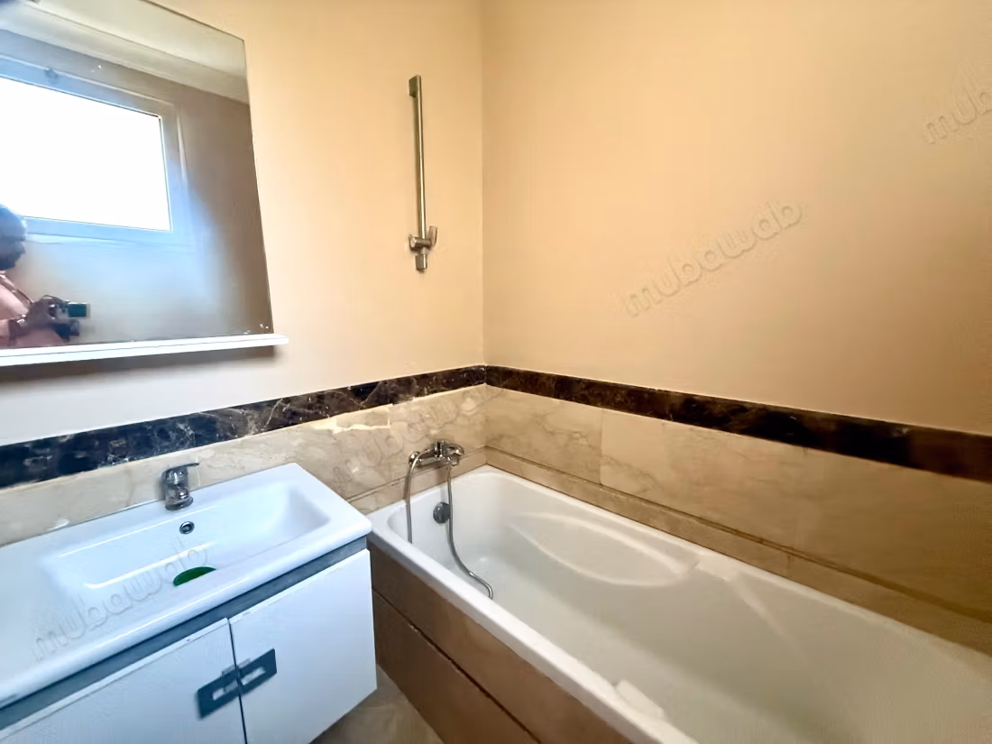 En Location Vide: Magnifique Studio en location vide aux Princesses Casablanca.
Immeuble Familiale sans Airbnb