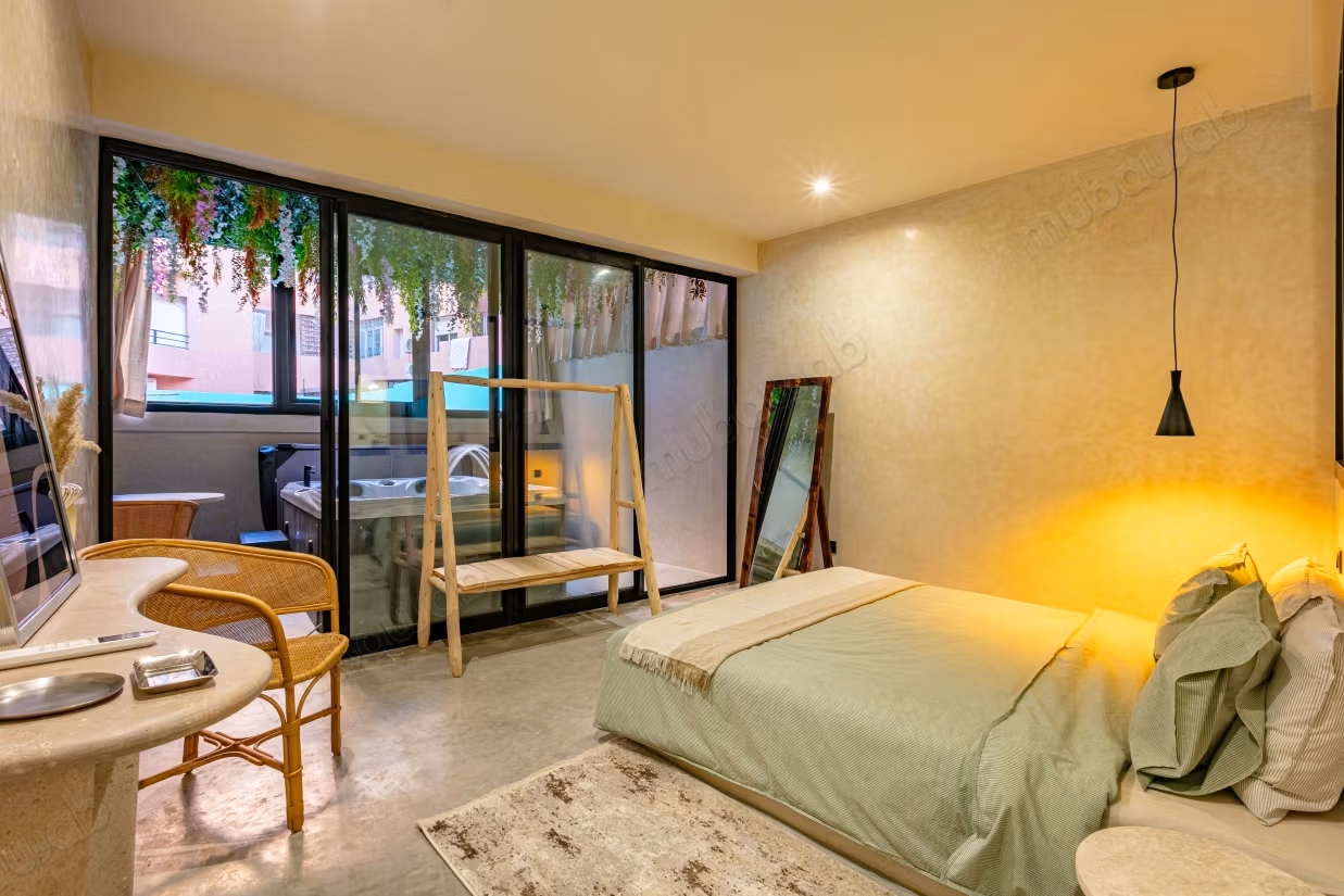 3 Gemeubileerde Suites met Jacuzzi