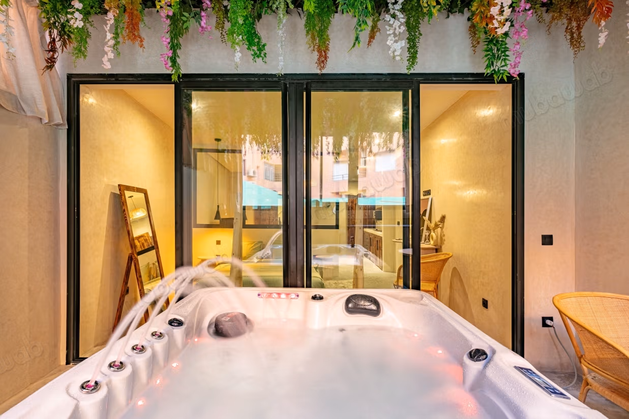 3 Gemeubileerde Suites met Jacuzzi