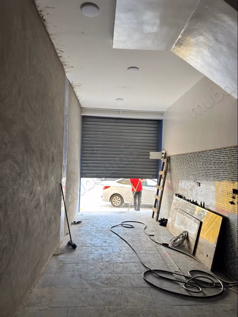 Local comercial en alquiler en Assaka. Superficie total de 40 m². Puerta blindada, seguridad