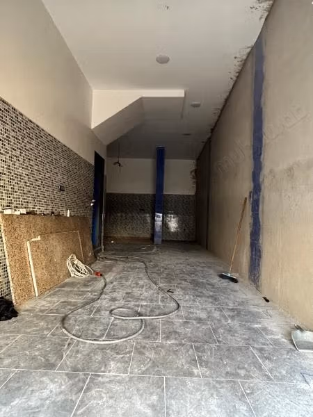 Spazio commerciale in affitto ad Assaka. Superficie totale di 40 m². Porta rinforzata, sicurezza