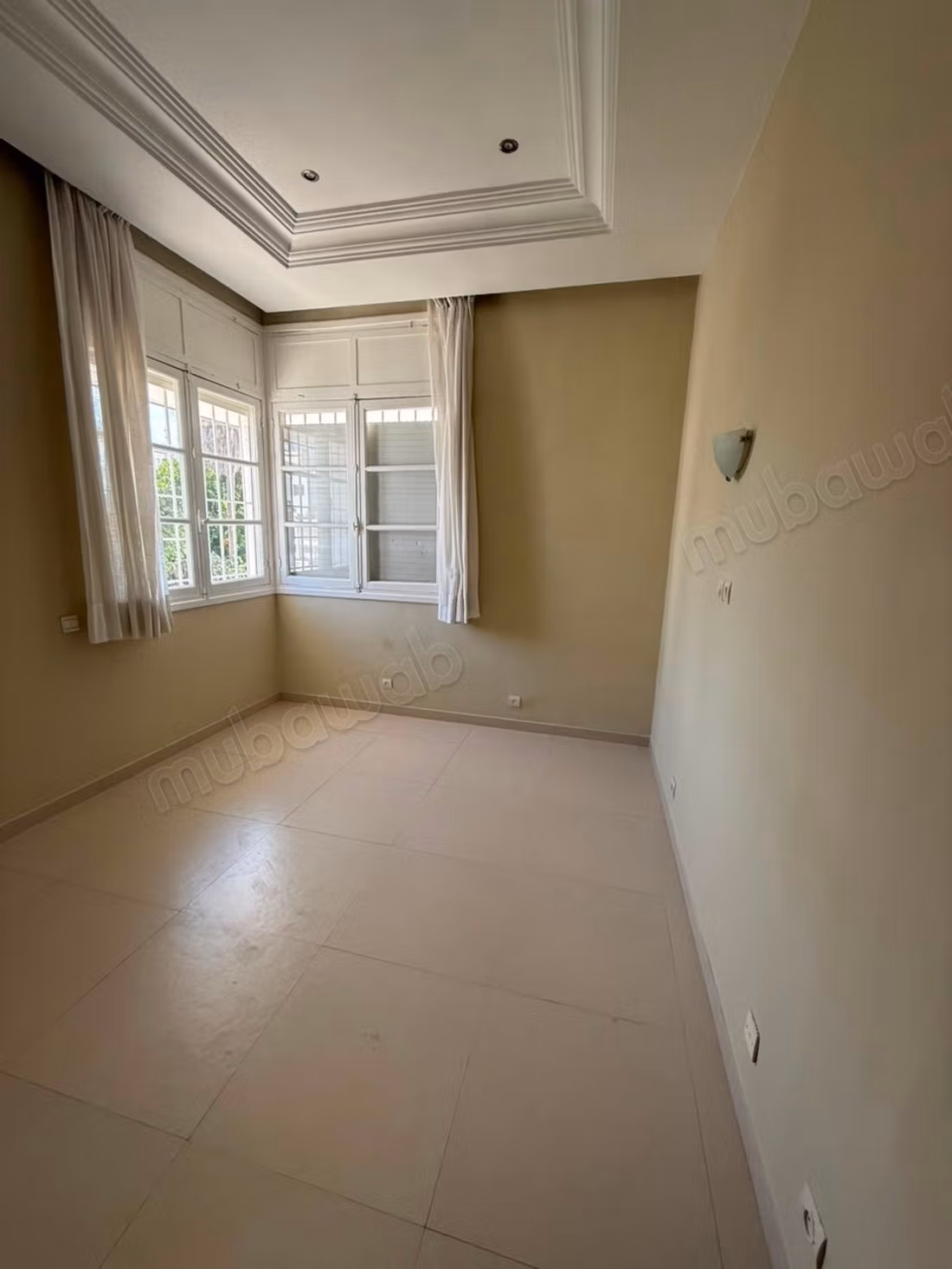 Villa à louer en Hassan Centre Ville. Surface totale 250 m². Vue exceptionnelle sur les montagnes, porte blindée