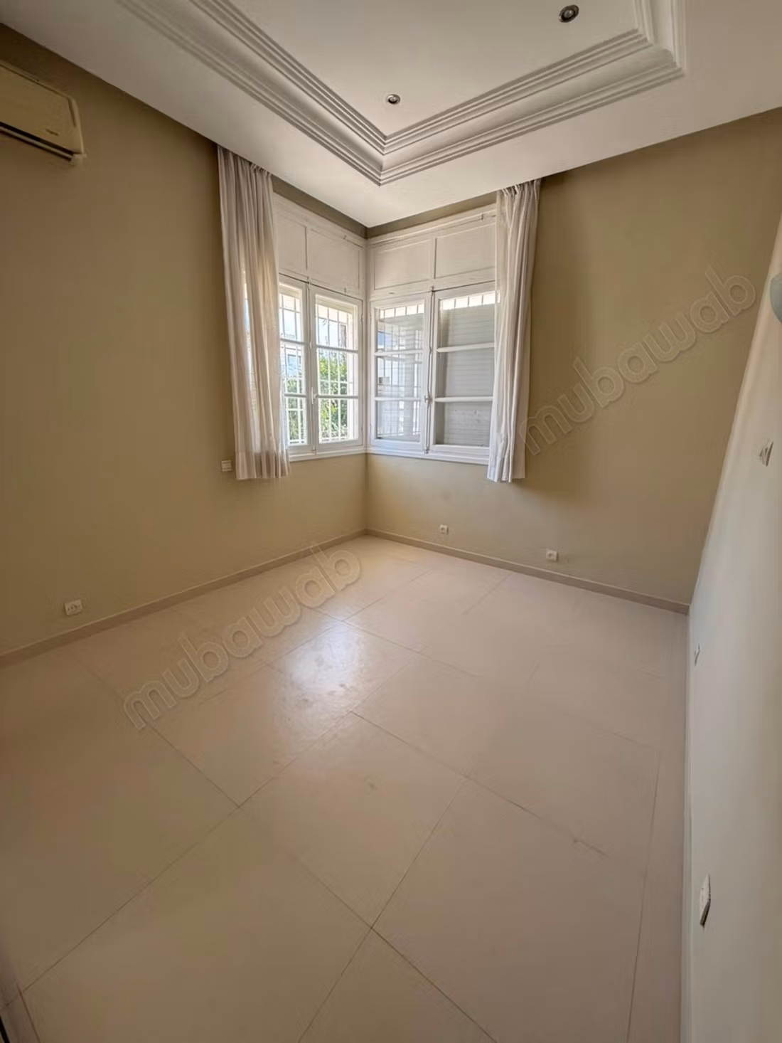Villa à louer en Hassan Centre Ville. Surface totale 250 m². Vue exceptionnelle sur les montagnes, porte blindée
