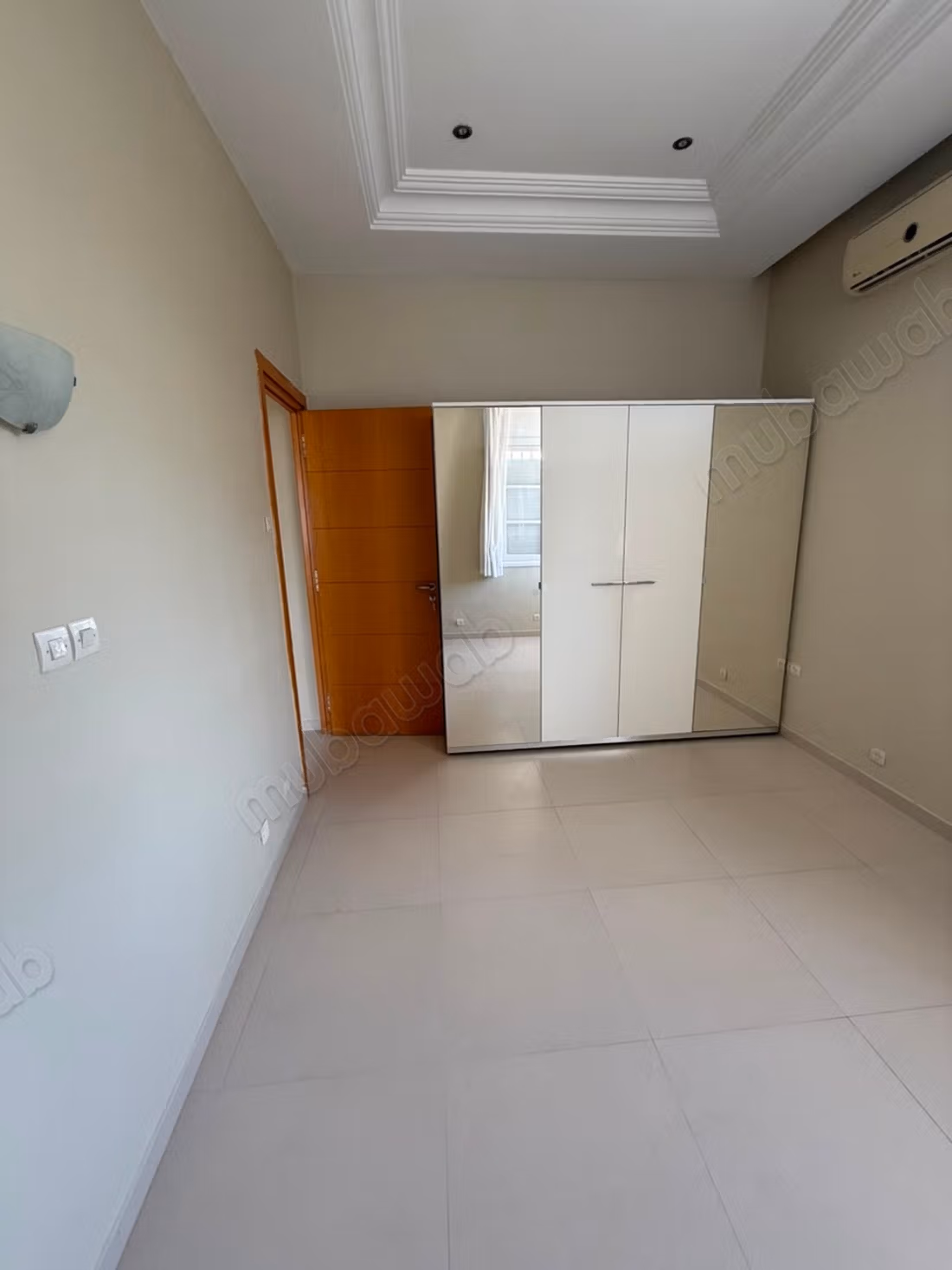Villa à louer en Hassan Centre Ville. Surface totale 250 m². Vue exceptionnelle sur les montagnes, porte blindée