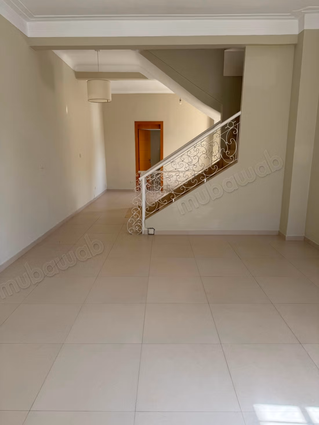 Villa à louer en Hassan Centre Ville. Surface totale 250 m². Vue exceptionnelle sur les montagnes, porte blindée