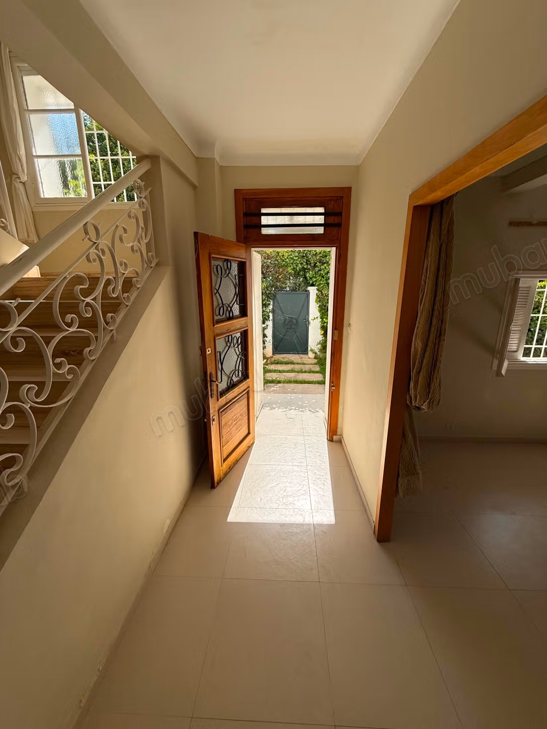 Villa à louer en Hassan Centre Ville. Surface totale 250 m². Vue exceptionnelle sur les montagnes, porte blindée