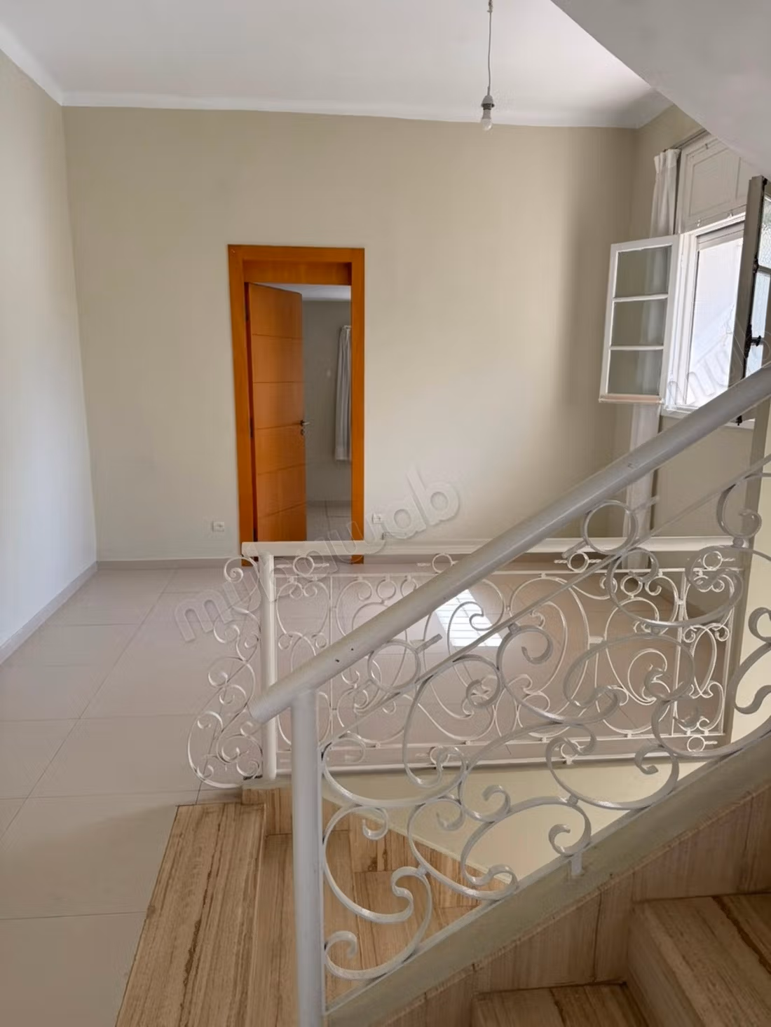 Villa à louer en Hassan Centre Ville. Surface totale 250 m². Vue exceptionnelle sur les montagnes, porte blindée