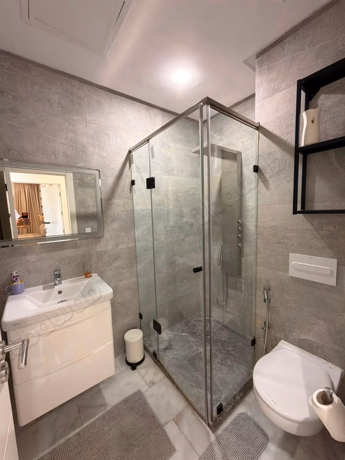 FOR RENT: Beautiful modern apartment with 3 bedrooms