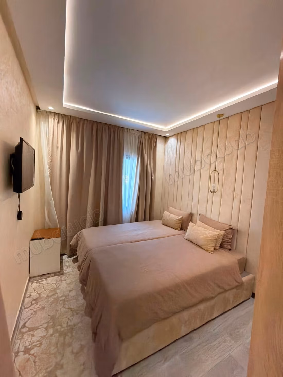 FOR RENT: Beautiful modern apartment with 3 bedrooms