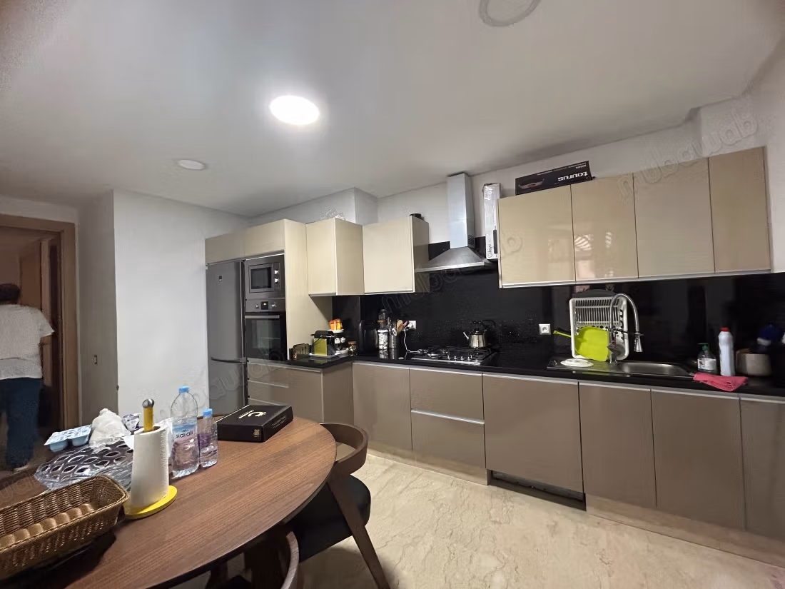 Appartement quasi neuf à Oasis
