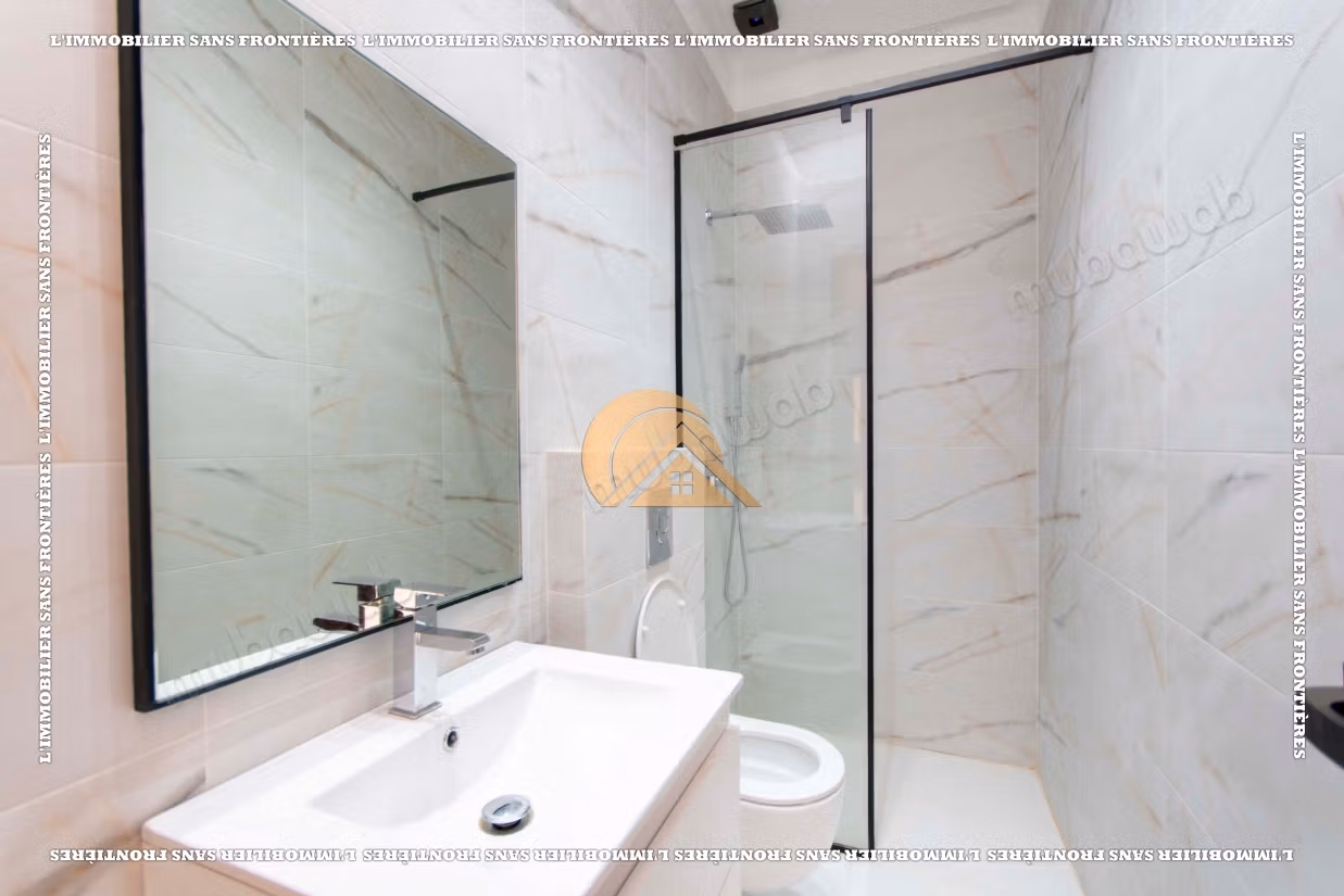 Villa vacía con piscina y jardín privado en venta en Targa
