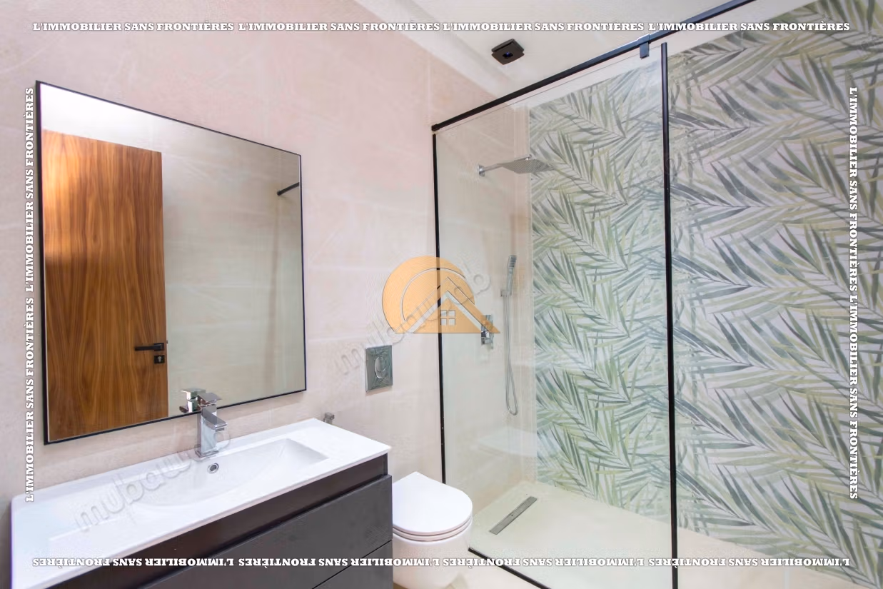 Villa vacía con piscina y jardín privado en venta en Targa