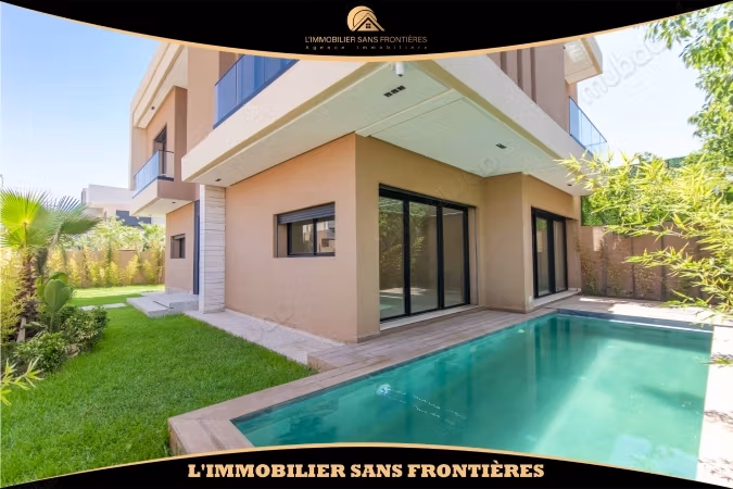 Villa vacía con piscina y jardín privado en venta en Targa