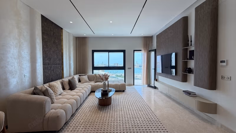 شقة رائعة مطلة على البحر في LA MARINA مع مسبح