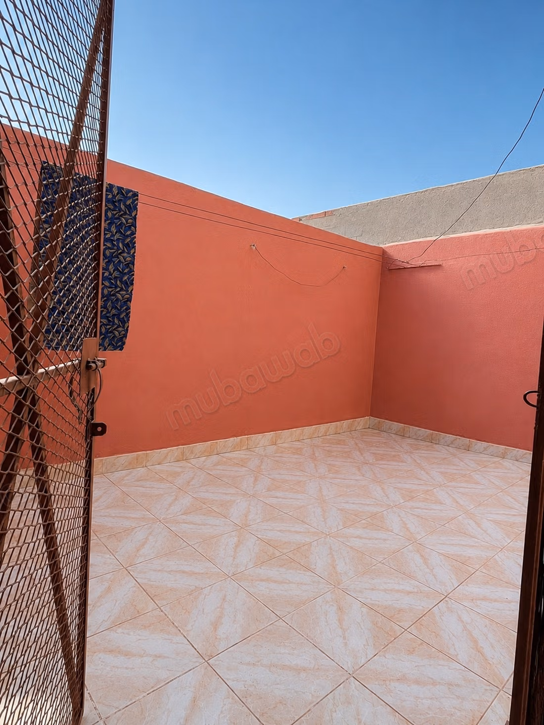 رياض 220 م² بنيت، 5 غرف نوم