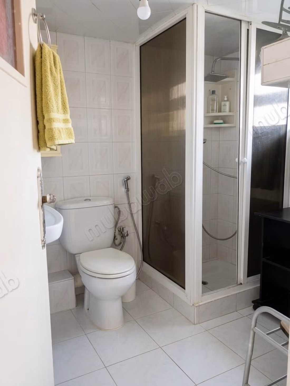 Vend appartement à Sidi Maarouf. 4 chambres agréables. Antenne parabolique et sécurité