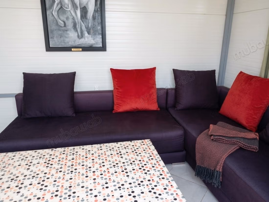 Vend appartement à Sidi Maarouf. 4 chambres agréables. Antenne parabolique et sécurité