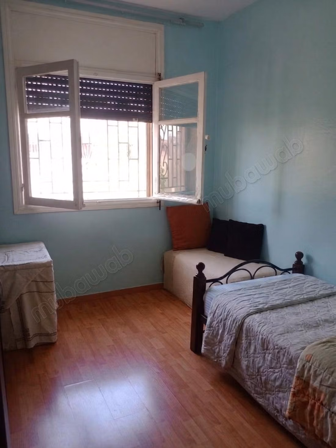 Vend appartement à Sidi Maarouf. 4 chambres agréables. Antenne parabolique et sécurité