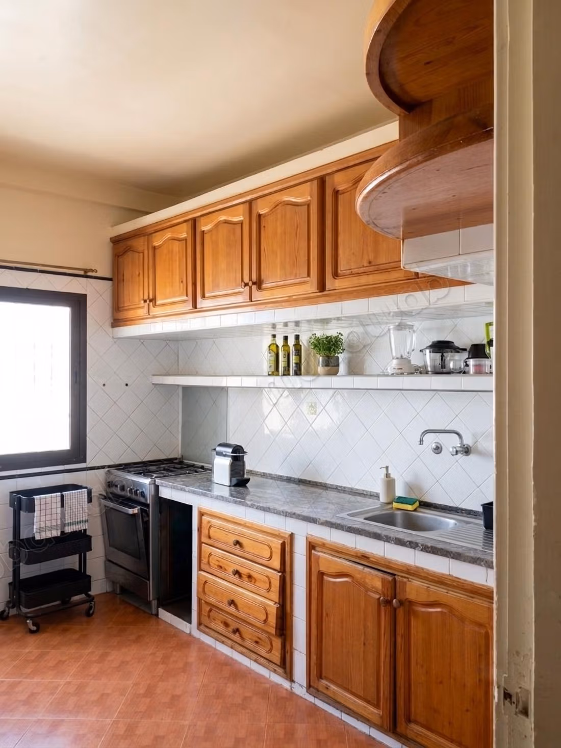 Vend appartement à Sidi Maarouf. 4 chambres agréables. Antenne parabolique et sécurité