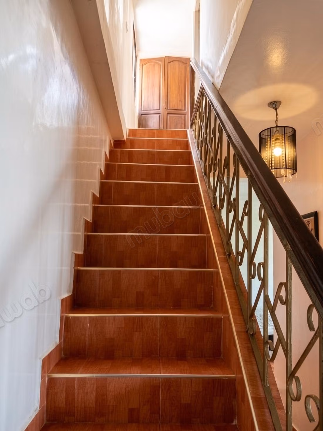 Vend appartement à Sidi Maarouf. 4 chambres agréables. Antenne parabolique et sécurité