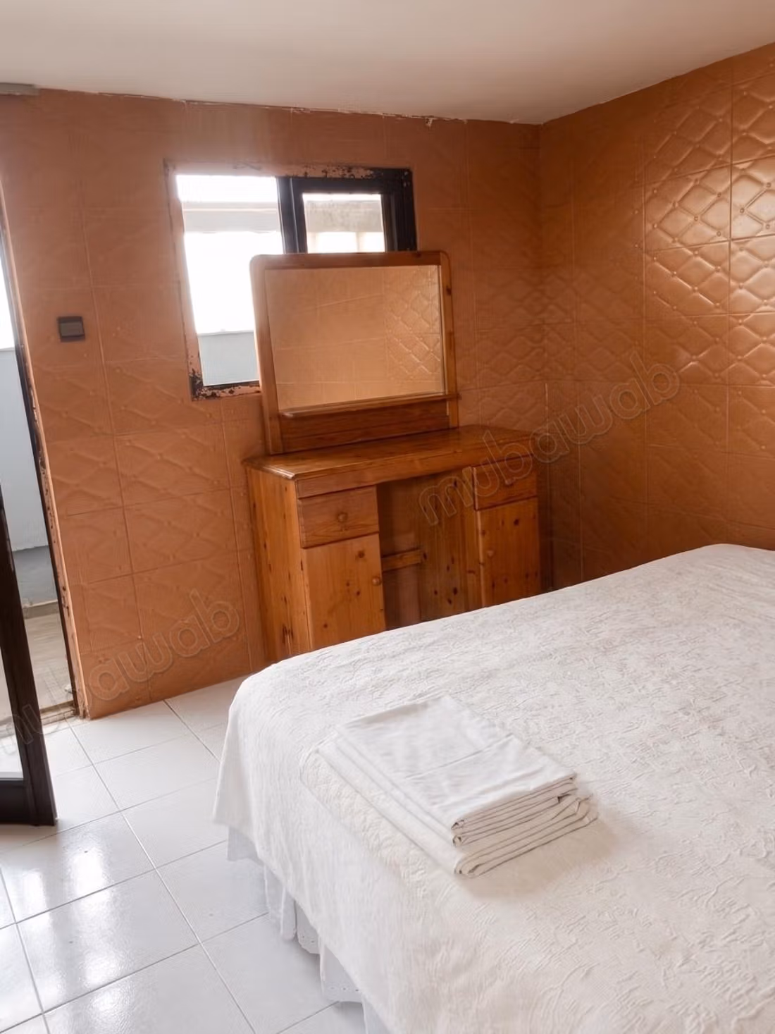 Vend appartement à Sidi Maarouf. 4 chambres agréables. Antenne parabolique et sécurité
