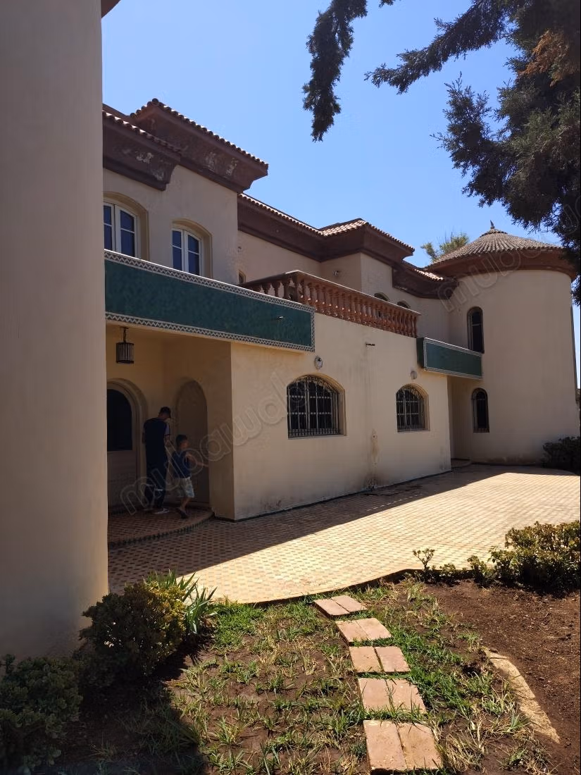 Venta de una casa excelente en Al-Falin. 10 habitaciones. Amueblado