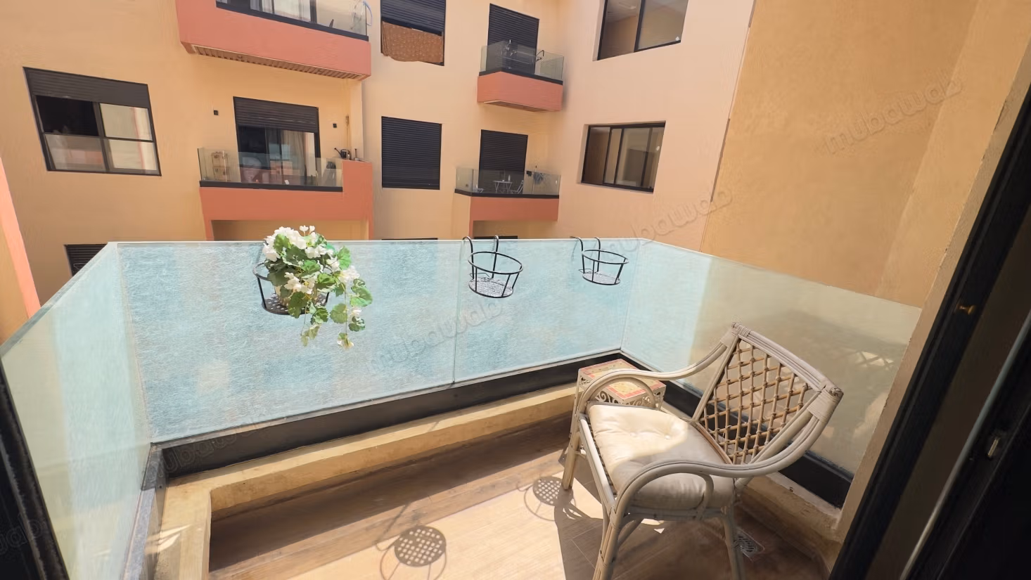 Appartamento arredato con 2 camere da letto nuovo in affitto a lungo termine nella residenza Hivernage con piscina