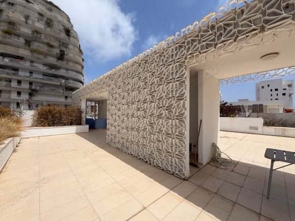 Appartement de 3 chambres vide à louer à CFC