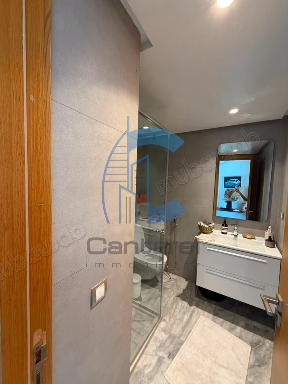En alquiler - Superbe apartamento con terraza cerca de la Corniche