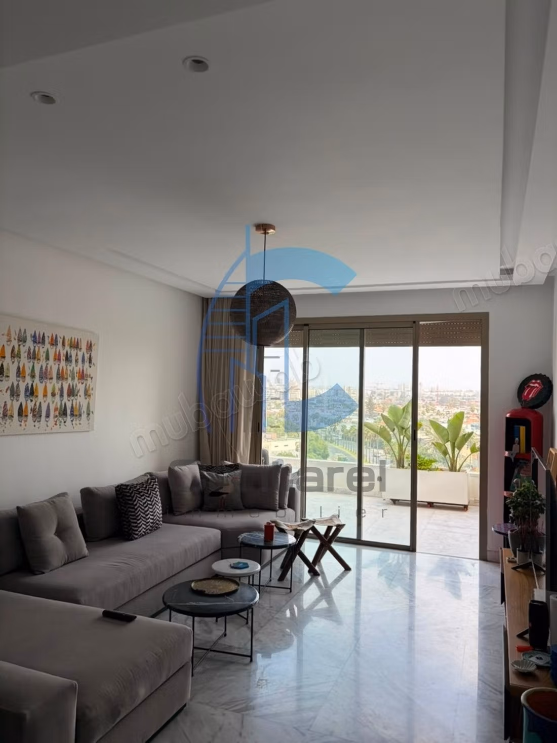 En alquiler - Superbe apartamento con terraza cerca de la Corniche