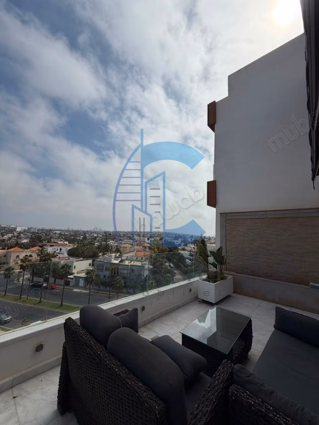 En alquiler - Superbe apartamento con terraza cerca de la Corniche