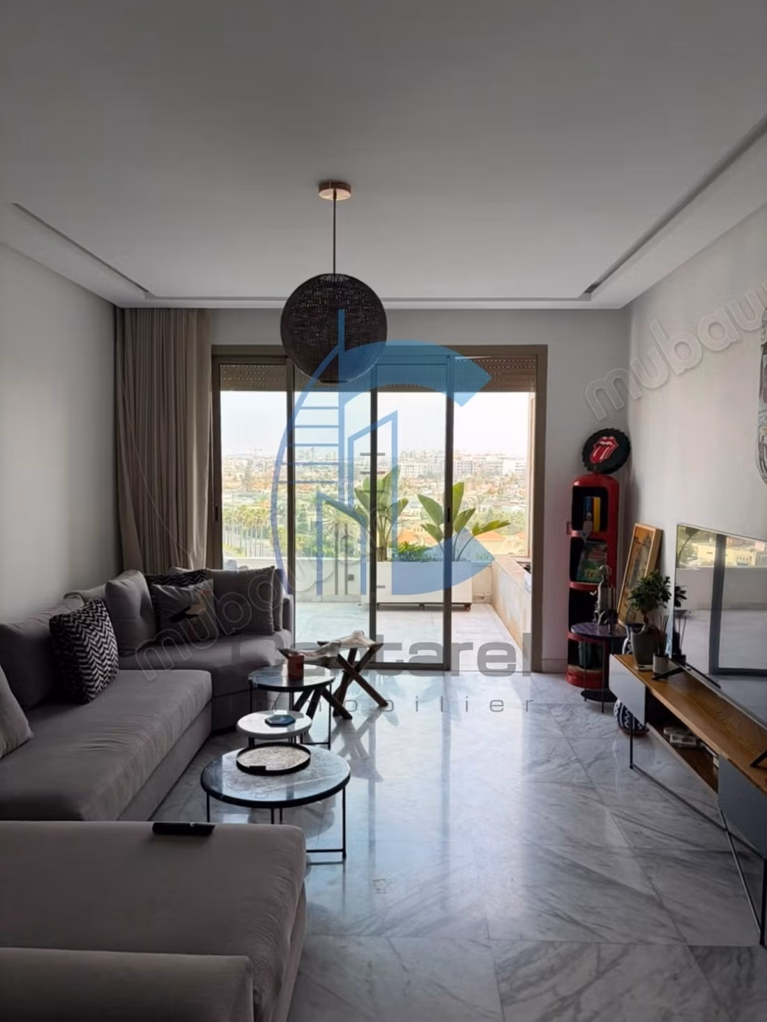En alquiler - Superbe apartamento con terraza cerca de la Corniche