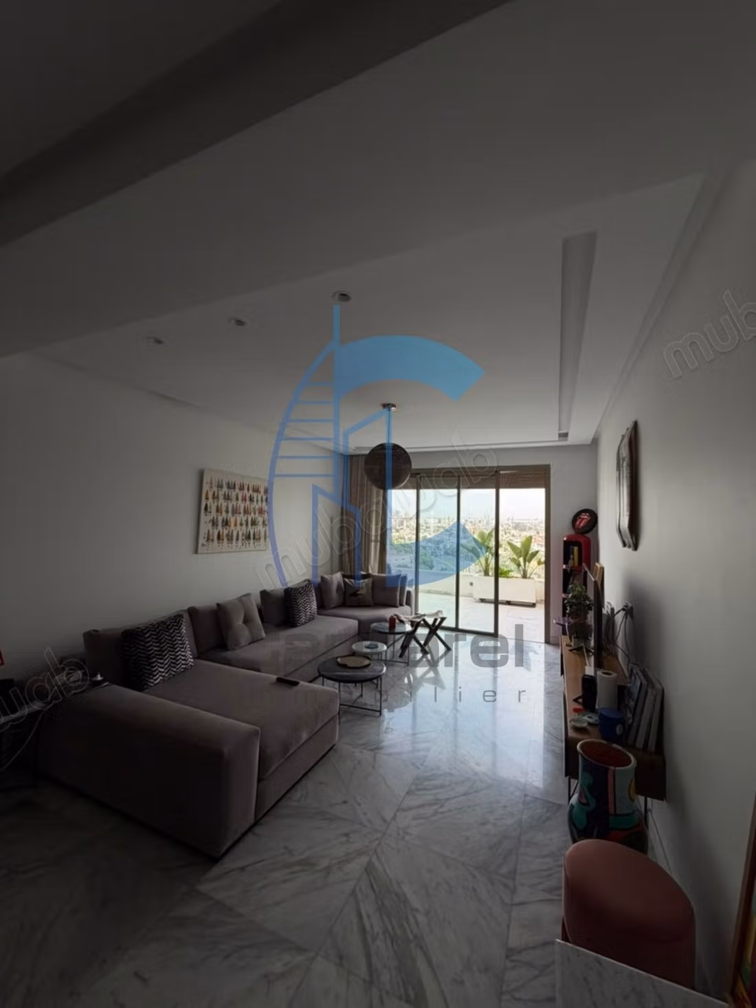 En alquiler - Superbe apartamento con terraza cerca de la Corniche