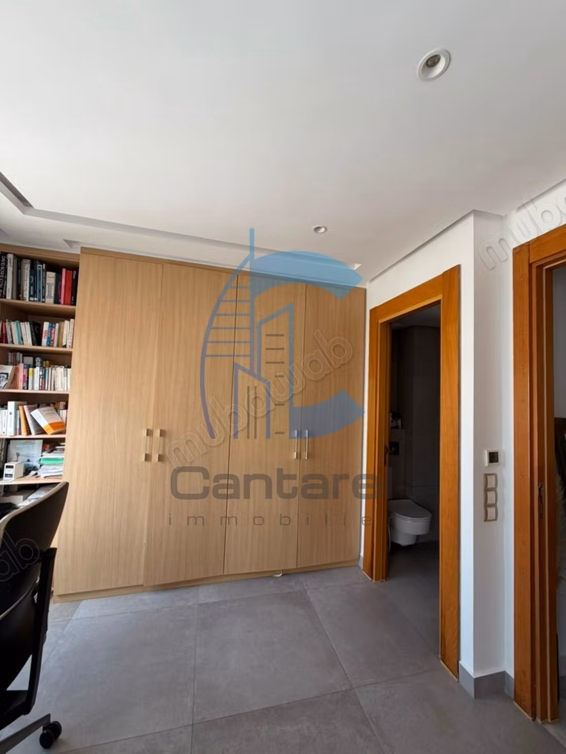 En alquiler - Superbe apartamento con terraza cerca de la Corniche