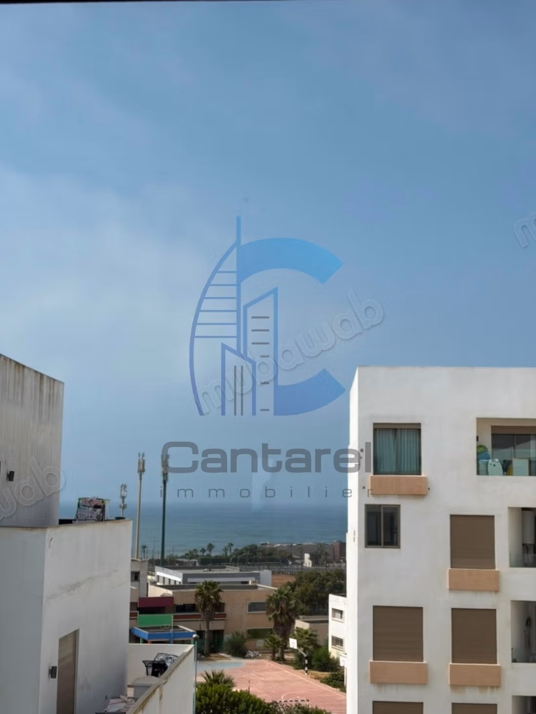 En alquiler - Superbe apartamento con terraza cerca de la Corniche