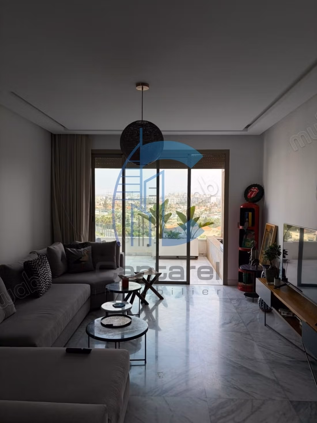 En alquiler - Superbe apartamento con terraza cerca de la Corniche