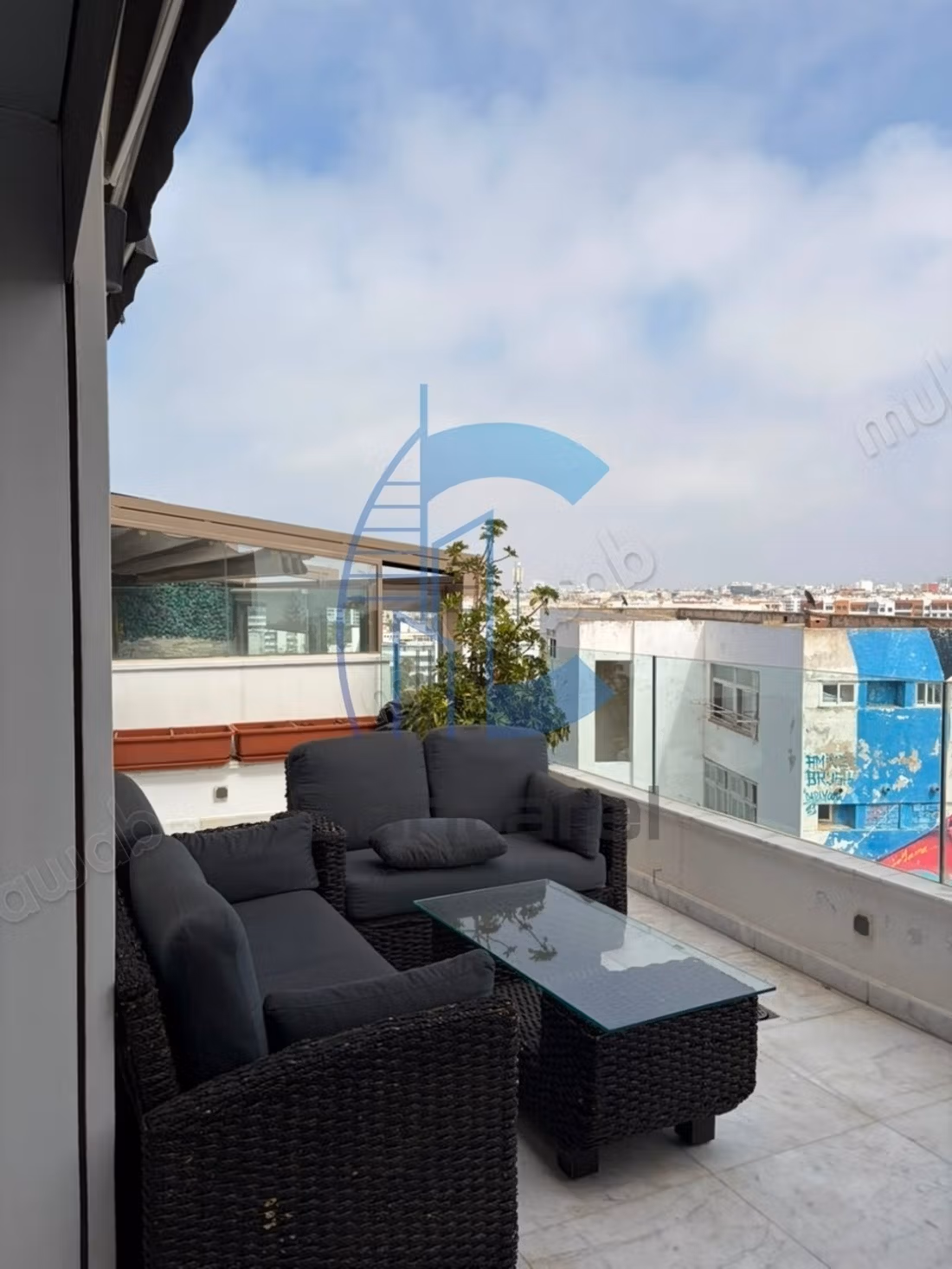 En alquiler - Superbe apartamento con terraza cerca de la Corniche