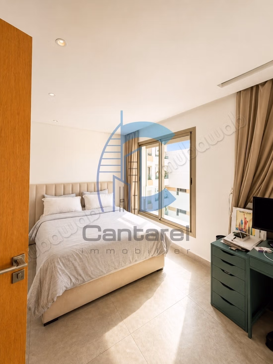 En alquiler - Superbe apartamento con terraza cerca de la Corniche