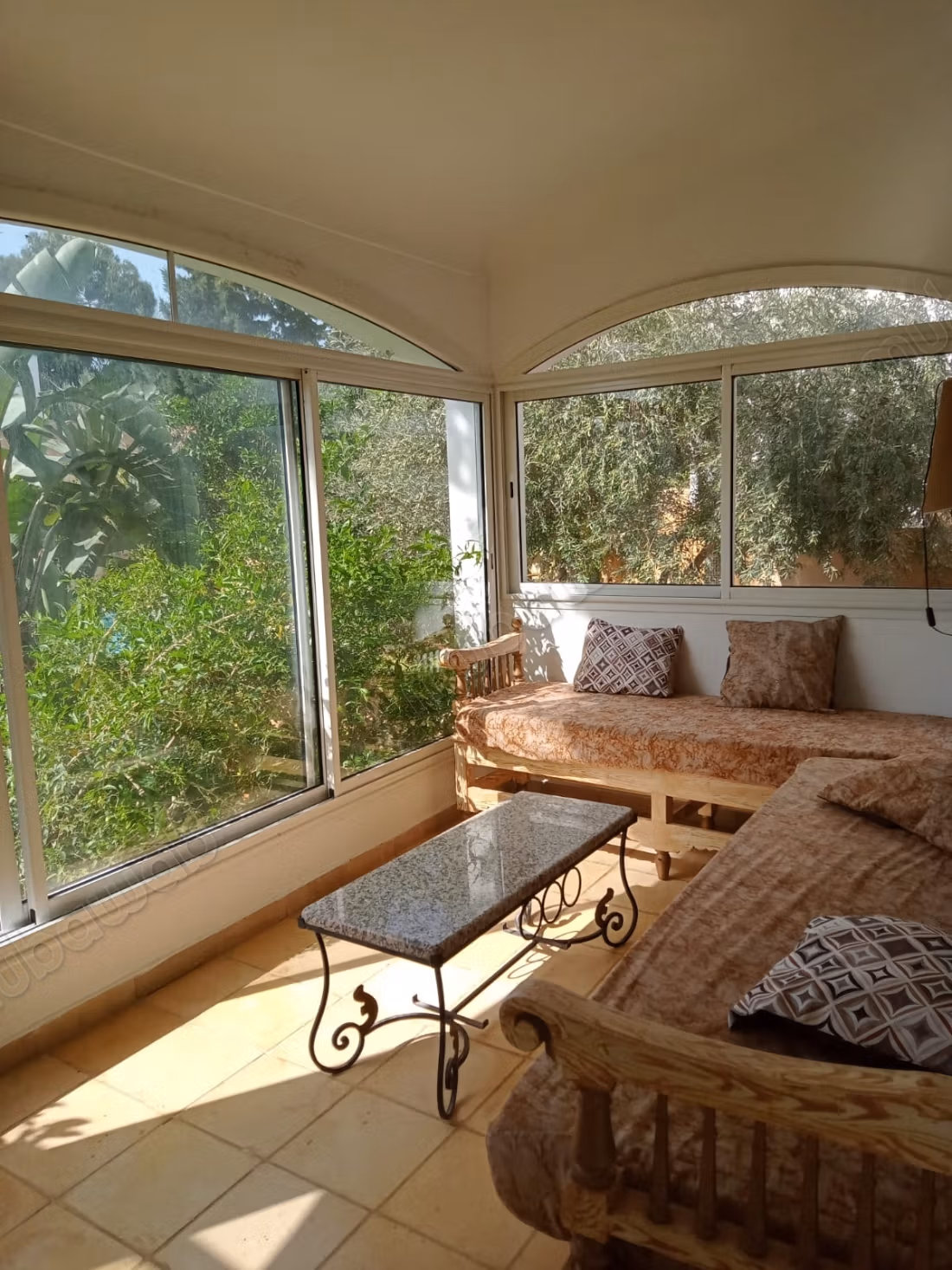 Magnifique villa à louer à Hammamet.
Superficie 200 m².
Bien meublé