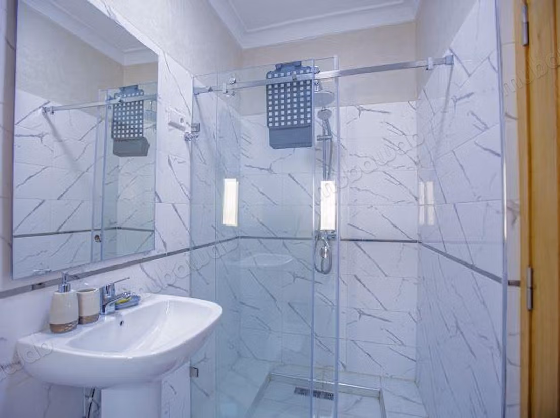 Exceptional riad titled at Bab Dokala, 6 bedrooms, pool, hammam and high potential